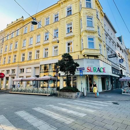 Salon Des Fleurs Linz-Landstrasse Apartment Exterior foto
