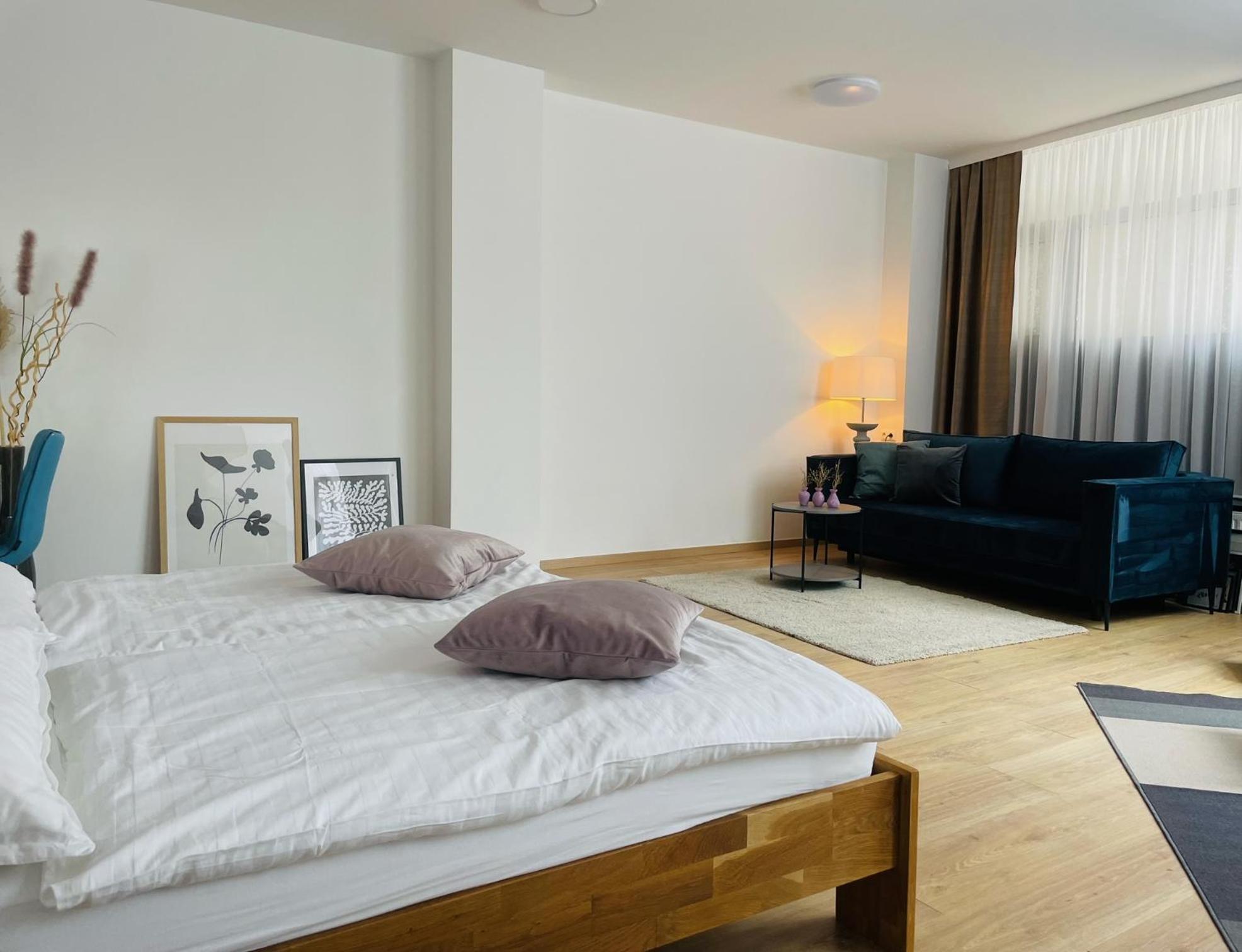 Salon Des Fleurs Linz-Landstrasse Apartment Exterior foto